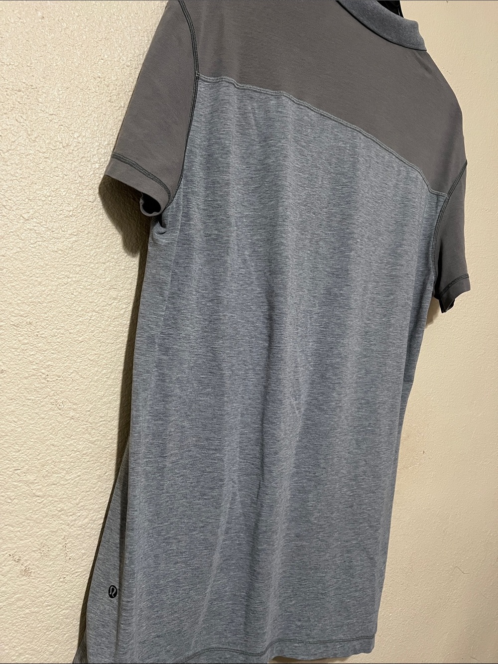 lululemon athletica Men's Two-Tone Grey Short Sleeve Tee